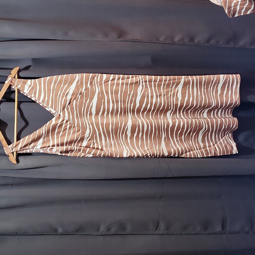 A NEW DAY WOMEN'S TAN AND WHITE ANIMAL PRINT SLIP DRESS.  LARGE/ NWOT